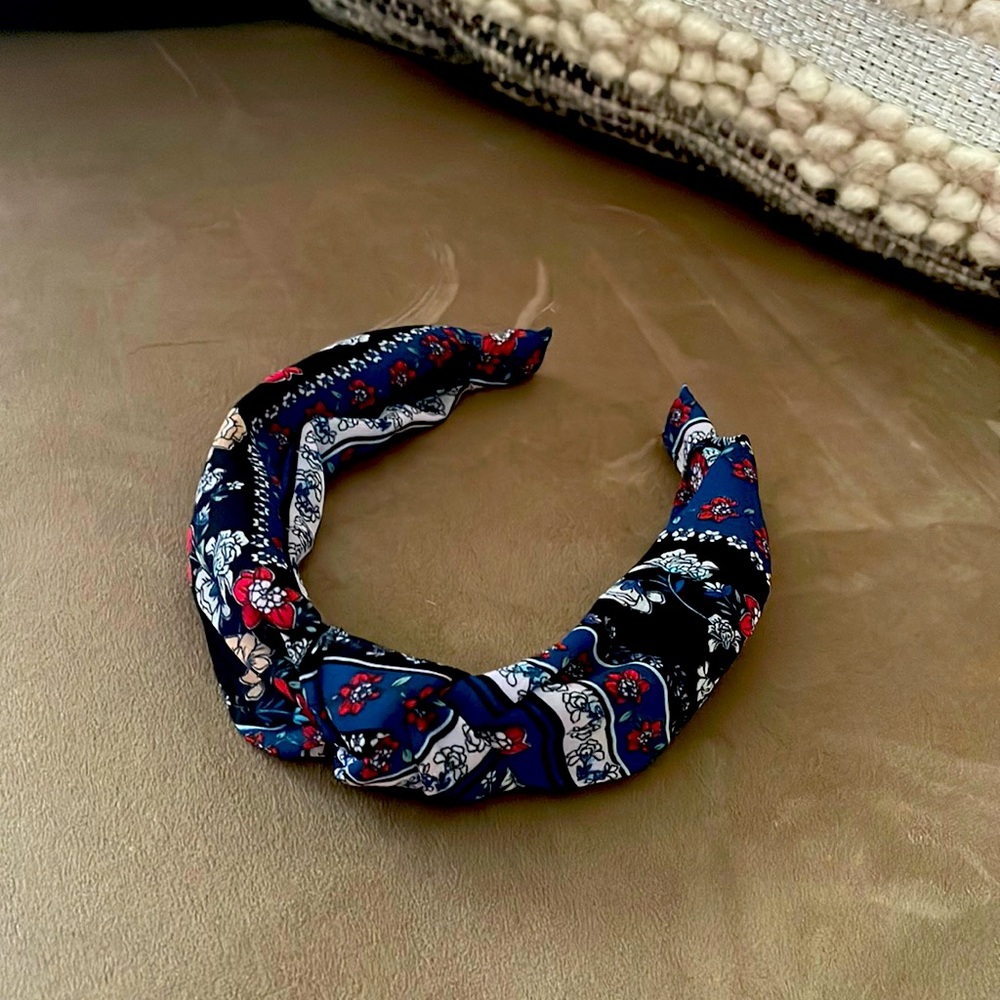 Scarf patterned headband